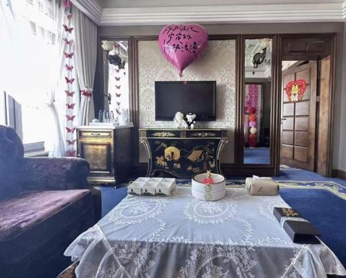 a living room with a balloon and a couch at Hohhot Inner Mongolia Hotel in Hohhot