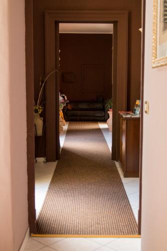 a hallway with a large mirror and a carpet at Hotel Biscari in Catania