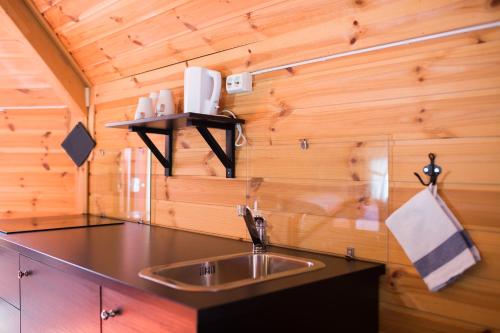 Kuchyň nebo kuchyňský kout v ubytování Vestvatn - Arctic Cabins