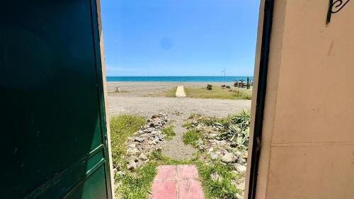 Acceso directo a la Playa Escapada en Benajarafe