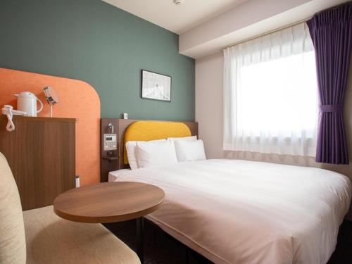 Postel nebo postele na pokoji v ubytování Comfort Hotel ERA Tokyo Higashi Kanda