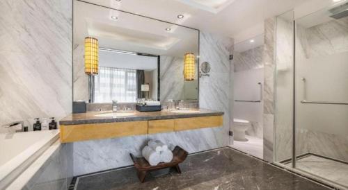 Phòng tắm tại LIA! BEIJING HOTEL