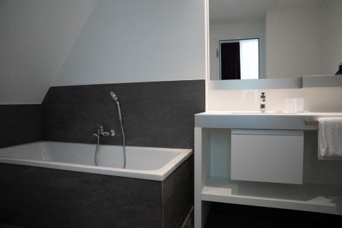 Un baño de Grimms Hotel Hanau