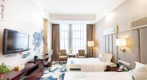 TV a/nebo společenská místnost v ubytování Inzone Garlnd Hotel Zhangqiu