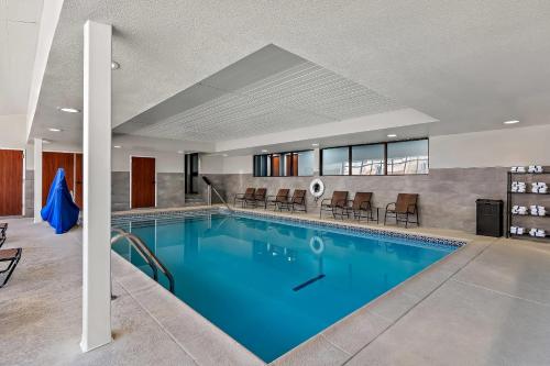 a large pool with blue water in a building at Quality Inn - Norman near University in Norman