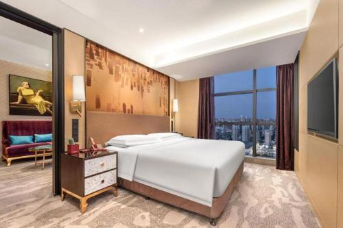 Postel nebo postele na pokoji v ubytování Shijiazhuang Ximeijin Continental Hotel