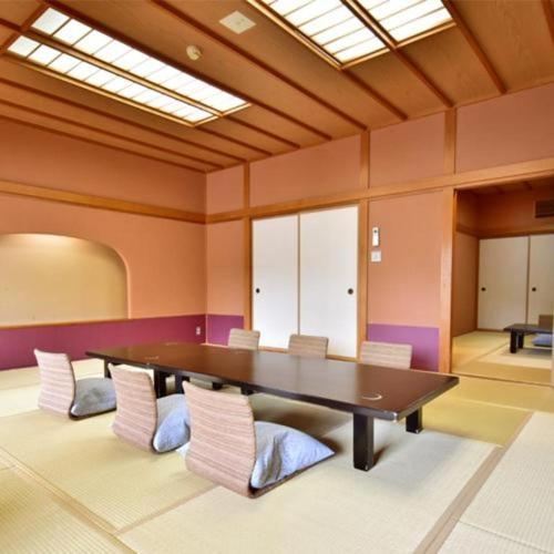 a conference room with a table and chairs at Tsukino Sumika Atami Juraku Hotel in Atami
