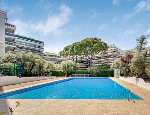 Bazén v ubytování Joli studio 4 pers piscine tout confort nebo v jeho okolí