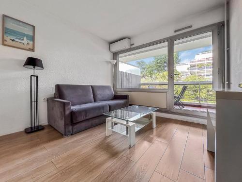 O zonă de relaxare la Joli studio 4 pers piscine tout confort