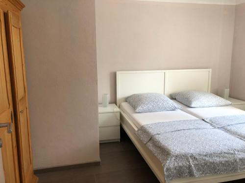 En eller flere senge i et værelse på Days@Sea