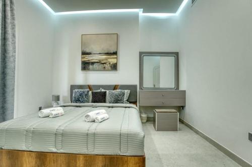 Postel nebo postele na pokoji v ubytování Hala Holiday Homes - Al Hamra Village, RAK