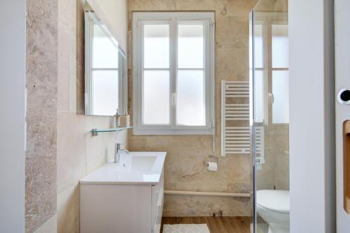 Ένα μπάνιο στο Central - 800 m Gare - Parking - Climatisé