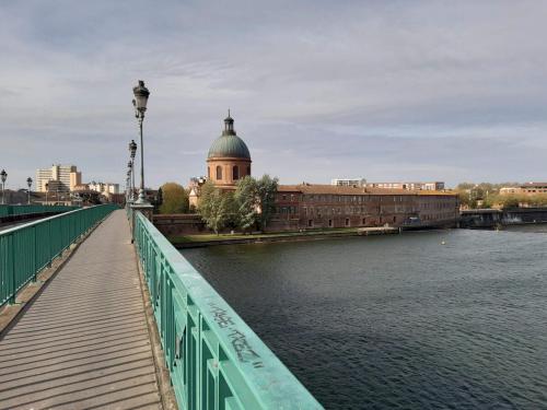 Charming 2-bedroom, near city center