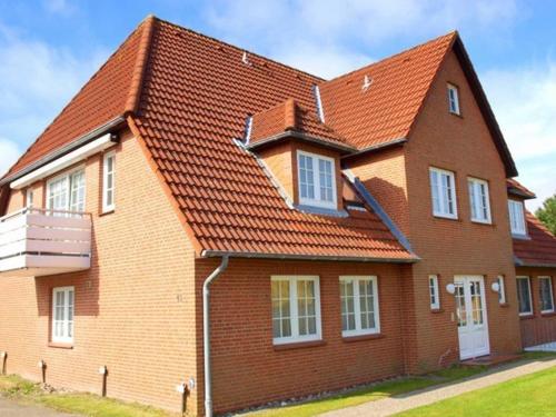 a brown brick house with an orange roof at Wohnung 10 Luette Stuuv ID 038 in Ording