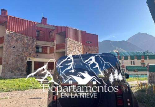 a van parked in front of a building at Hermoso departamento frente a las montañas in Los Penitentes