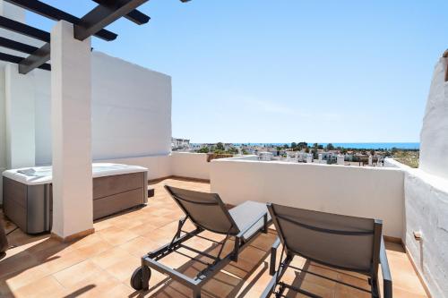 Sea View & Mountain View Apartment with Private Jacuzzi - Sunset Golf, Estepona photo 7