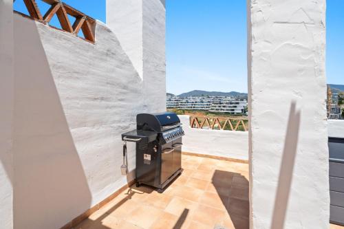 Sea View & Mountain View Apartment with Private Jacuzzi - Sunset Golf, Estepona photo 17