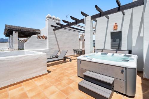 Sea View & Mountain View Apartment with Private Jacuzzi - Sunset Golf, Estepona photo 4