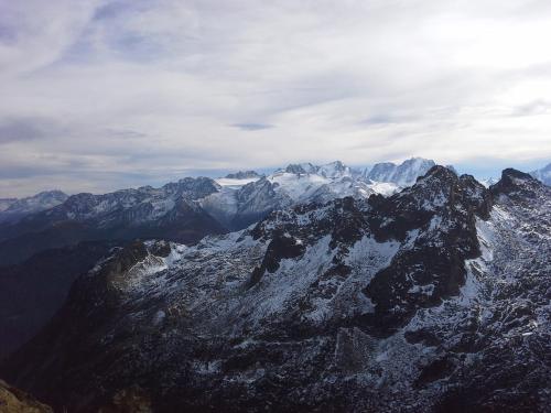 an aerial view of a mountain with snow on it at lieu secret 2 dans les Alpes suisses in Le Trétien