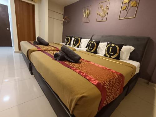 Postel nebo postele na pokoji v ubytování L Ferringhi Hotel