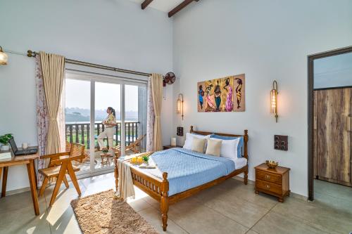 Postel nebo postele na pokoji v ubytování SaffronStays Sarvam - 3bdr wada-inspired pool villa in Igatpuri