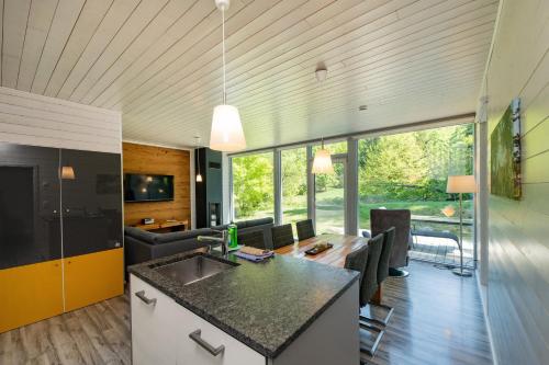 Kuchyň nebo kuchyňský kout v ubytování 4 Personen mit Sauna F3H3