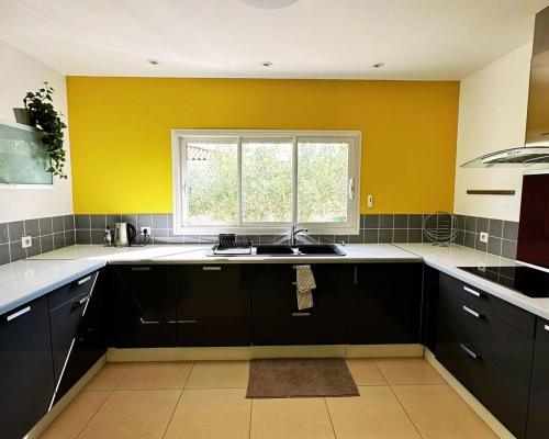 Dapur atau dapur kecil di Le spot parfait, comfort and cocooning in Teyran