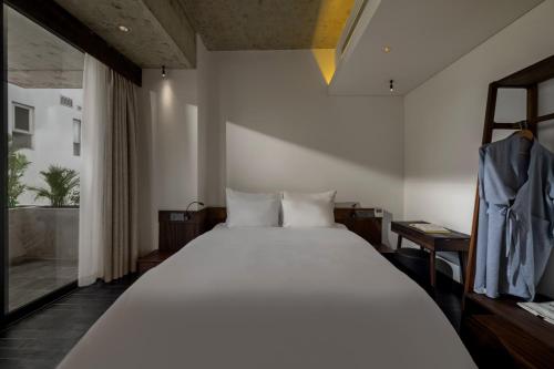 Ένα ή περισσότερα κρεβάτια σε δωμάτιο στο Thè HEM Hotel and Apartment