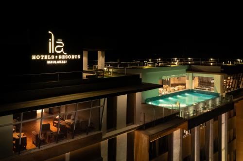 Bazén v ubytování Ila Hotels and Resorts Maulakali nebo v jeho okolí