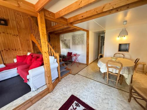 Posezení v ubytování Les Chalets de Barcelonnette