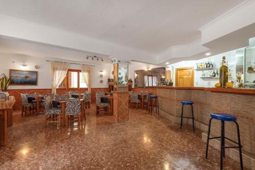 Ο χώρος του lounge ή του μπαρ στο Pensión las 3 Golondrinas