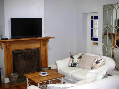 Μια τηλεόραση ή/και κέντρο ψυχαγωγίας στο Bush Creek Guest House