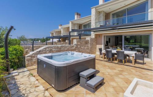 3 Bedroom Awesome Home In Umag