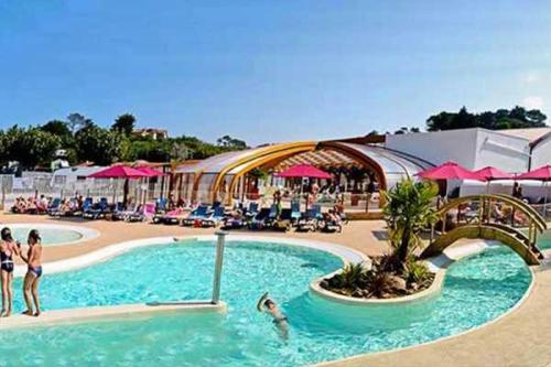 Photo de la galerie de l'établissement Camping 3 étoiles - Piscine - ccb0eaa, à Bidart
