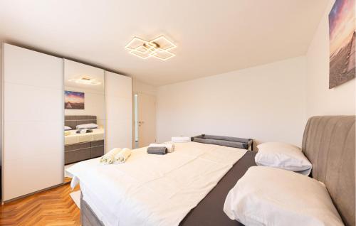 Katil atau katil-katil dalam bilik di Stunning Home In Blato Na Cetini