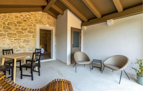 Χώρος καθιστικού στο Nice Home In Mundanije