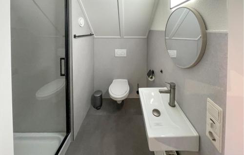 Ένα μπάνιο στο Awesome Home In Wezuperbrug