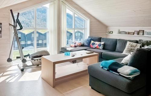 Χώρος καθιστικού στο Lovely Apartment In Tjørhom