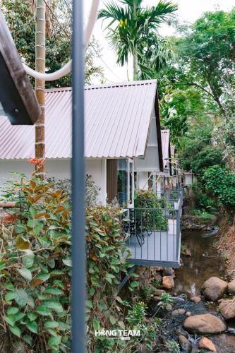 a house with a metal roof and a balcony at Lá Giang Garden BMT in Buon Ma Thuot