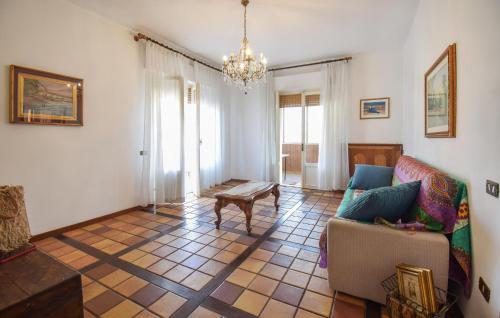 Schöne Wohnung In Villarosa Di Martinsicにあるシーティングエリア