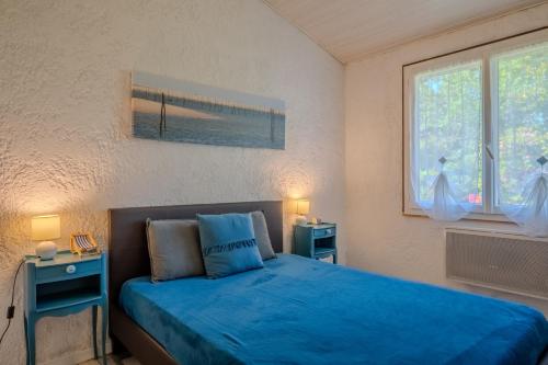 En eller flere senge i et værelse på La Cabane de Manolo, near forest, 2-4 people