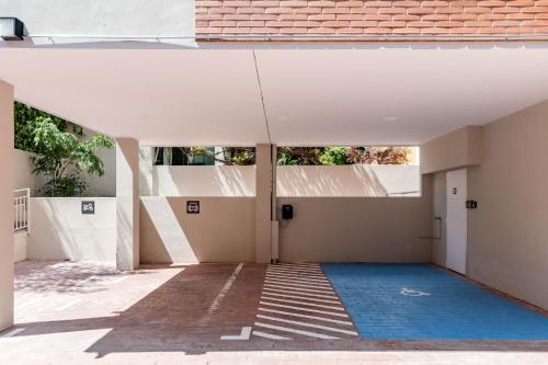 Arturo Soria Stays by Charming