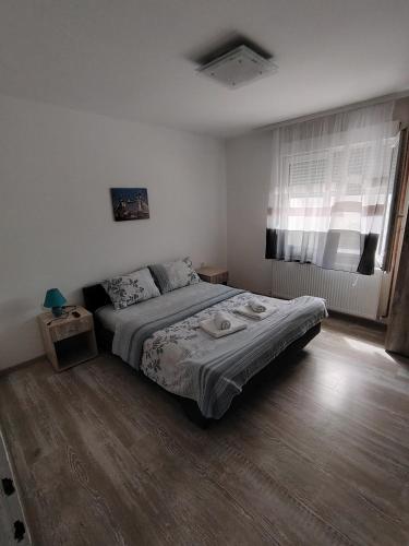 Cama o camas de una habitación en Apartmani Ruj