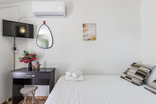 Postel nebo postele na pokoji v ubytování Lemon Trees Rooms II