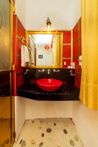 a bathroom with a red sink and a mirror at Collection O Casa Anzures Thematic, Mexico City in Mexico City