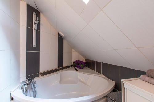 Nice Studio near city center & Lake