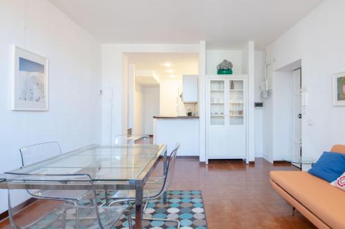 Just Urban Stays - Bright 1BR apt 5 floor in the Center - Metro M2 and M4