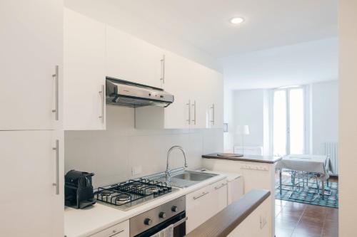 Just Urban Stays - Bright 1BR apt 5 floor in the Center - Metro M2 and M4
