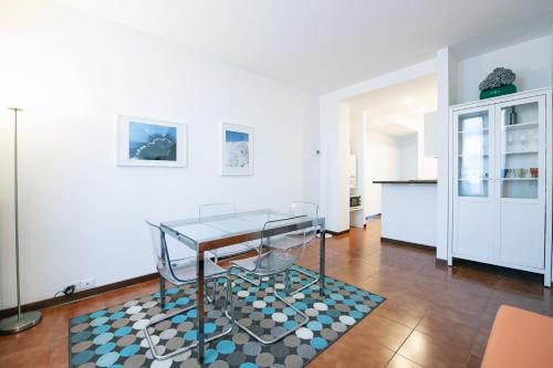 Just Urban Stays - Bright 1BR apt 5 floor in the Center - Metro M2 and M4