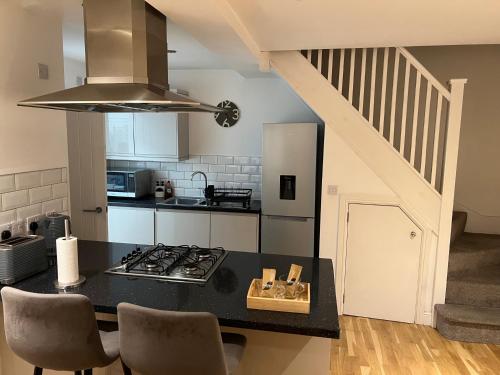 Kuchyň nebo kuchyňský kout v ubytování Seaside Cottage Escape in Paignton - Sleeps 4